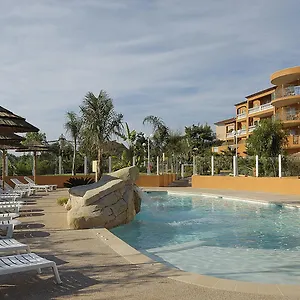 Lou Castelet Hotel Carros